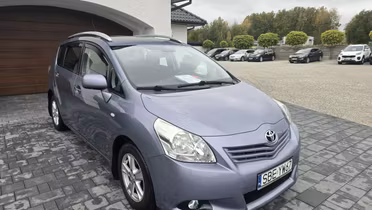 TOYOTA Verso
