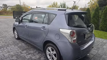 TOYOTA Verso