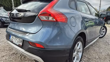 VOLVO V40 Cross Country