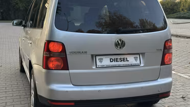 VOLKSWAGEN Touran