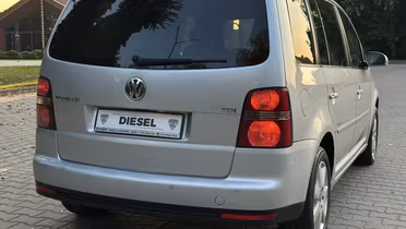 VOLKSWAGEN Touran