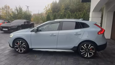 VOLVO V40 Cross Country