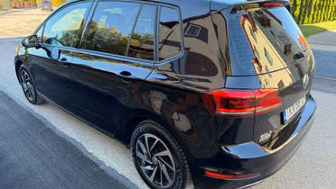 VOLKSWAGEN Golf Sportsvan