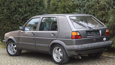 VOLKSWAGEN Golf
