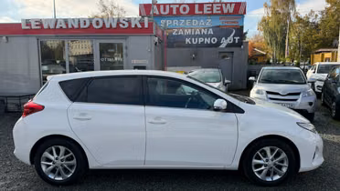 TOYOTA Auris