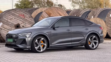 AUDI e-tron