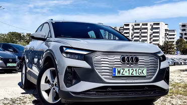 AUDI Q4