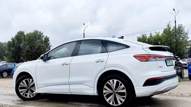 AUDI Q4
