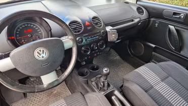 VOLKSWAGEN New Beetle