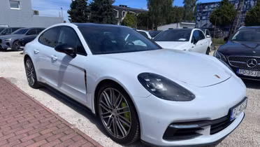 PORSCHE Panamera