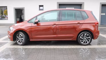 VOLKSWAGEN Golf Sportsvan