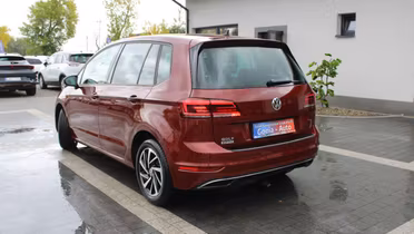 VOLKSWAGEN Golf Sportsvan