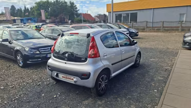 PEUGEOT 107