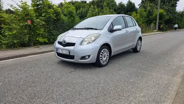 TOYOTA Yaris