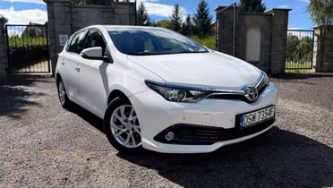 TOYOTA Auris