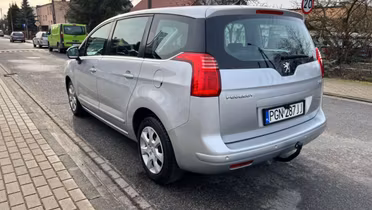 PEUGEOT 5008