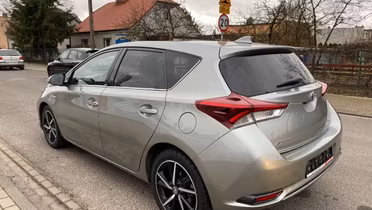 TOYOTA Auris