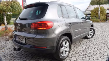 VOLKSWAGEN Tiguan