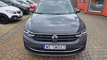 VOLKSWAGEN Tiguan