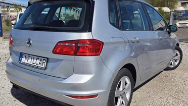 VOLKSWAGEN Golf Sportsvan
