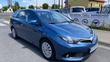 TOYOTA Auris