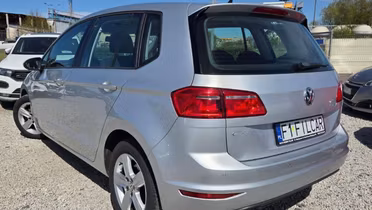 VOLKSWAGEN Golf Sportsvan