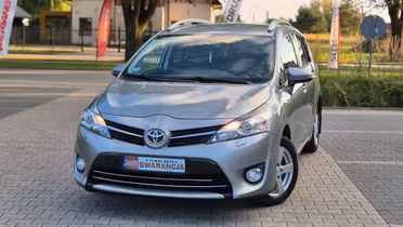 TOYOTA Verso
