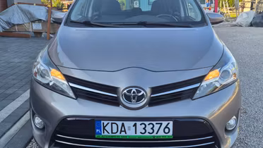 TOYOTA Verso