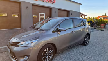 TOYOTA Verso