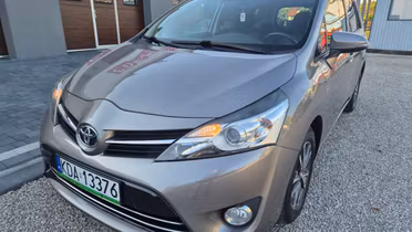 TOYOTA Verso