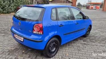 VOLKSWAGEN Polo