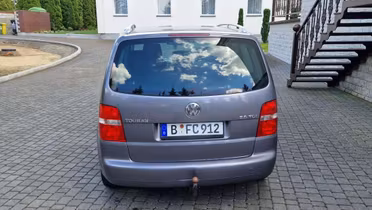 VOLKSWAGEN Touran
