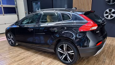 VOLVO V40 Cross Country
