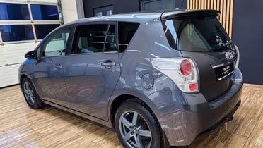 TOYOTA Verso