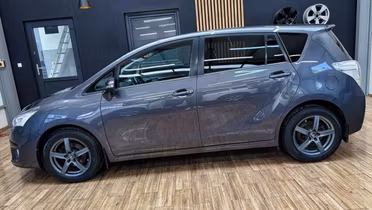 TOYOTA Verso