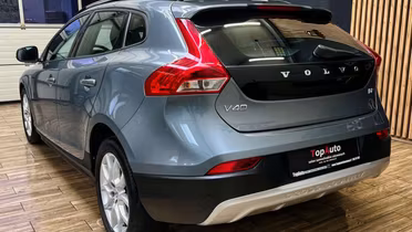 VOLVO V40 Cross Country