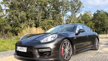 PORSCHE Panamera
