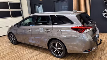 TOYOTA Auris