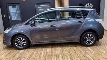 TOYOTA Verso