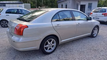 TOYOTA Avensis