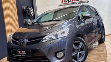 TOYOTA Verso
