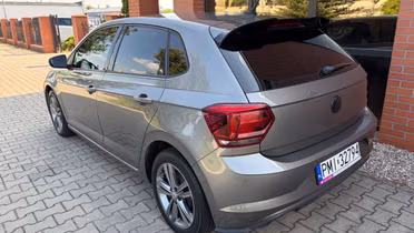 VOLKSWAGEN Polo