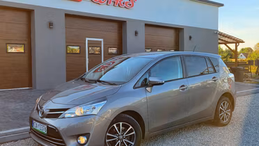 TOYOTA Verso