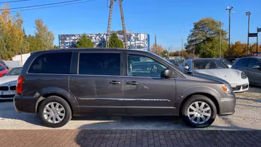 CHRYSLER Town & Country