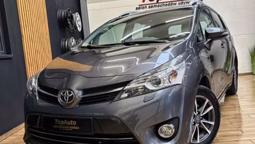 TOYOTA Verso