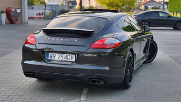 PORSCHE Panamera