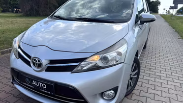 TOYOTA Verso