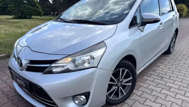 TOYOTA Verso