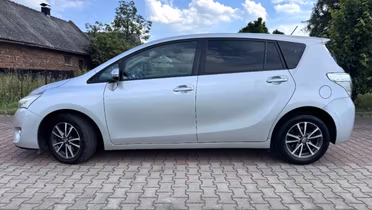 TOYOTA Verso