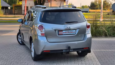TOYOTA Verso